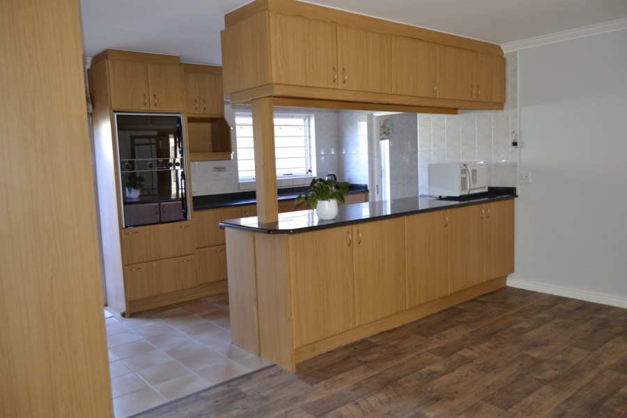 To Let 5 Bedroom Property for Rent in Heritage Park Western Cape